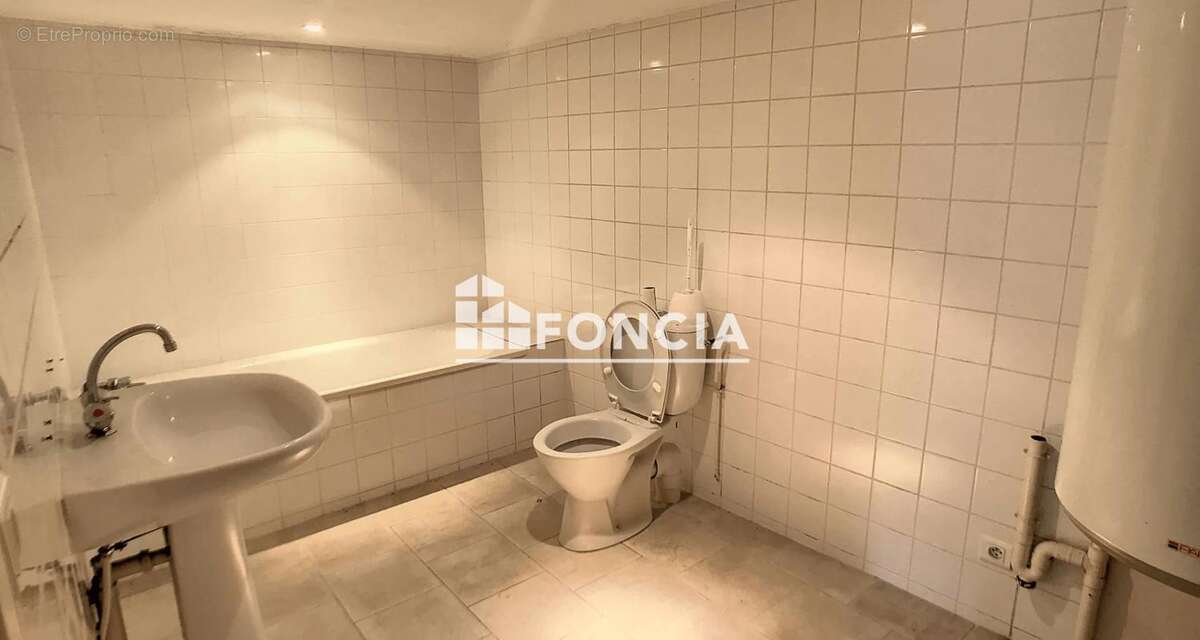 Maison à VILLAINES-LES-ROCHERS