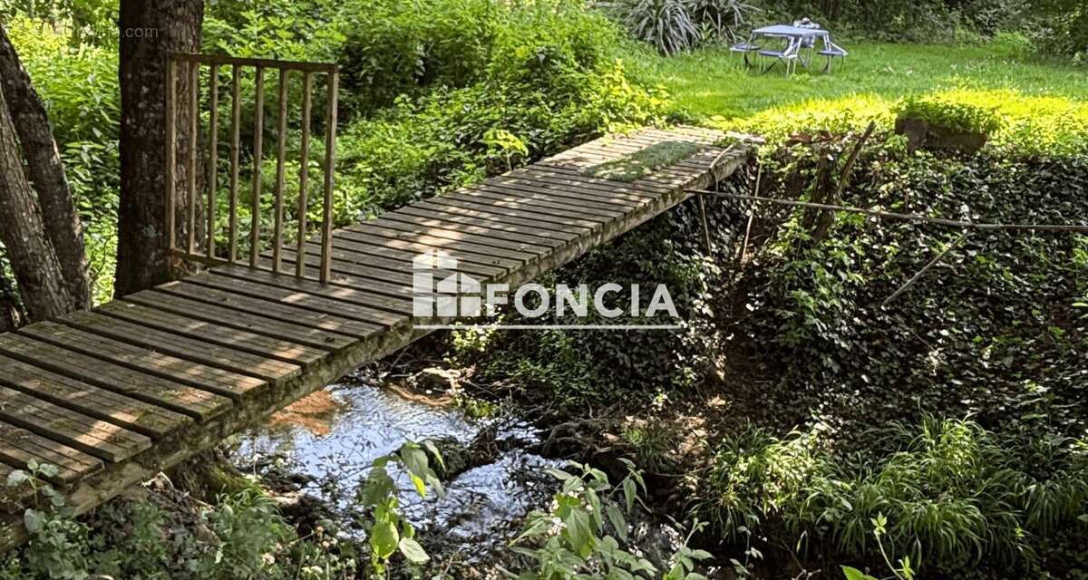 Maison à VILLAINES-LES-ROCHERS