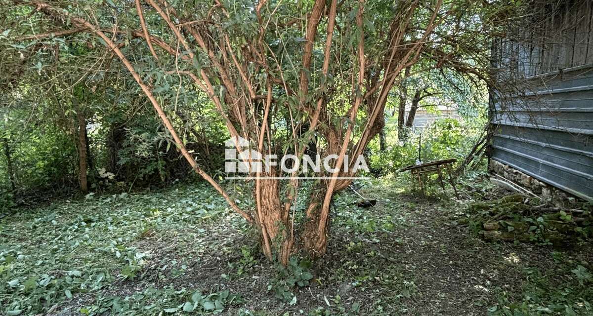 Maison à VILLAINES-LES-ROCHERS