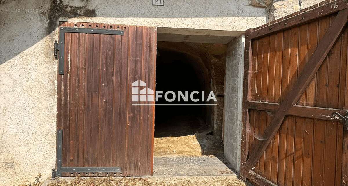 Maison à VILLAINES-LES-ROCHERS