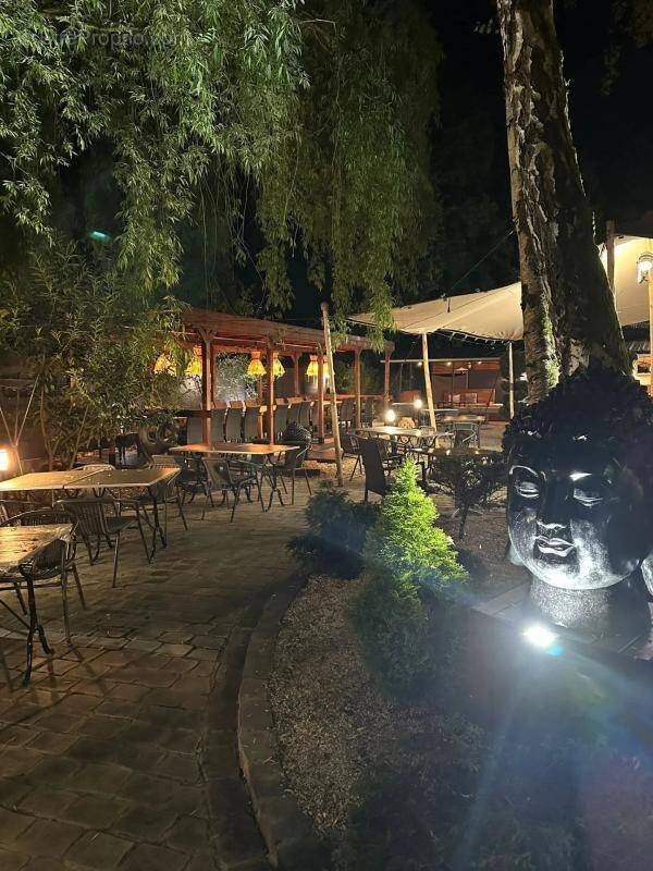 Commerce à CHALIFERT