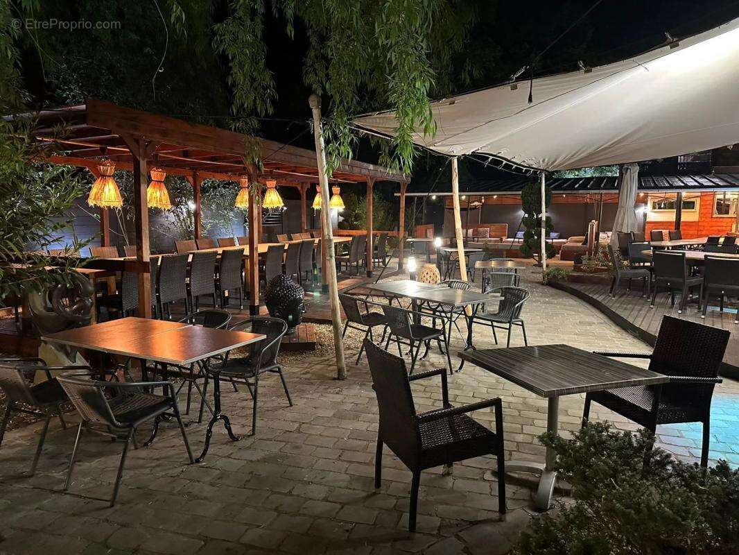 Commerce à CHALIFERT