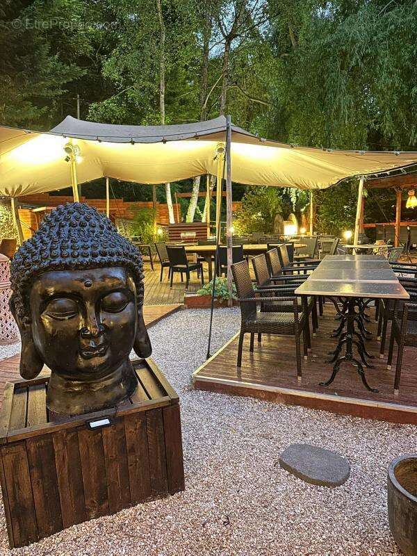 Commerce à CHALIFERT