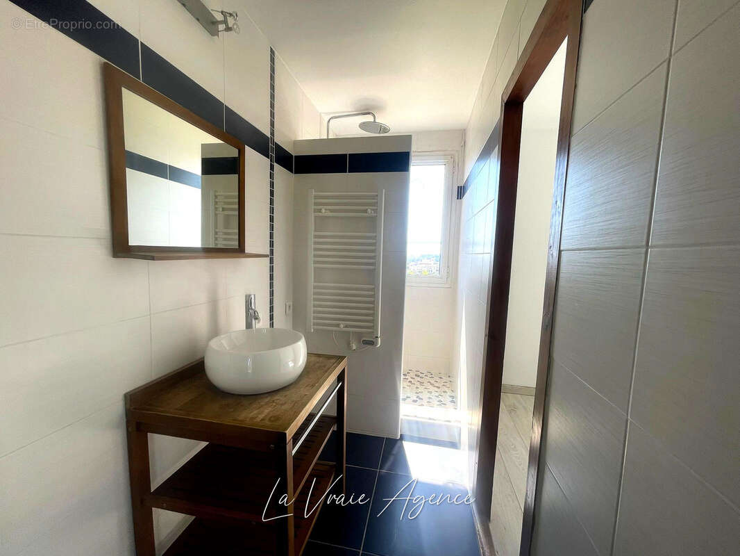 Appartement à MARSEILLE-4E