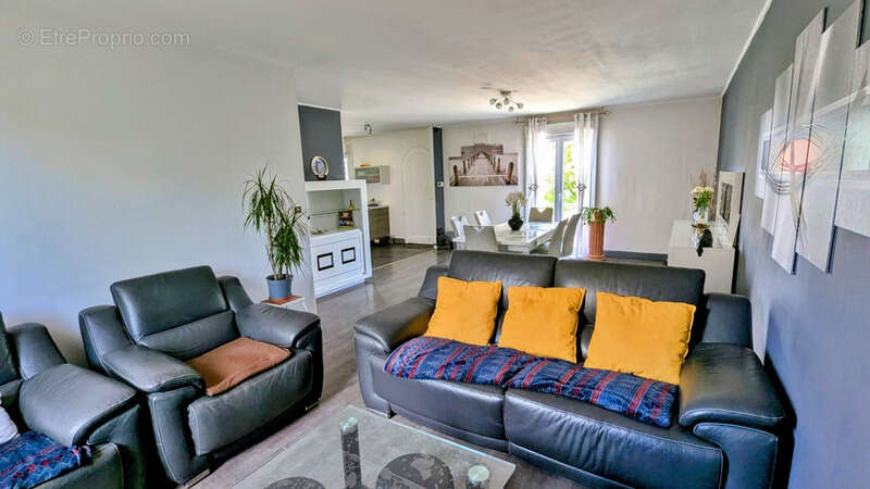 Maison à LA CHAPELLE-JANSON