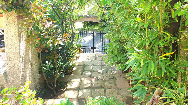 Maison à LA GARDE-FREINET