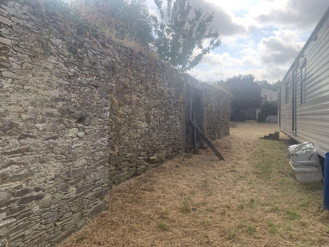 Terrain à SAINT-JULIEN-DES-LANDES