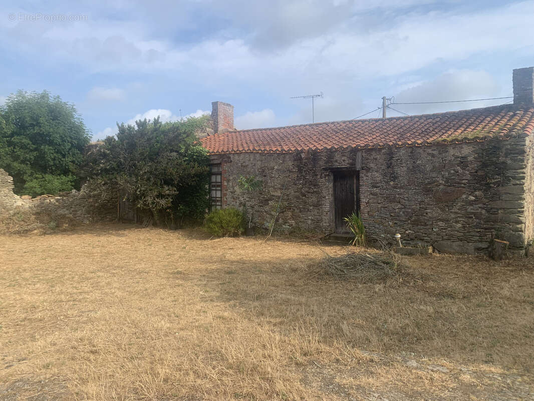 Terrain à SAINT-JULIEN-DES-LANDES