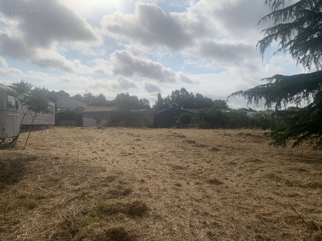 Terrain à SAINT-JULIEN-DES-LANDES