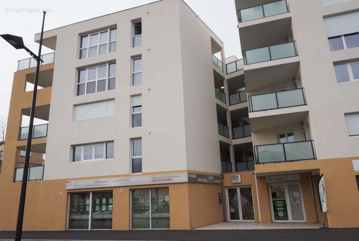 Commerce à LE PONTET