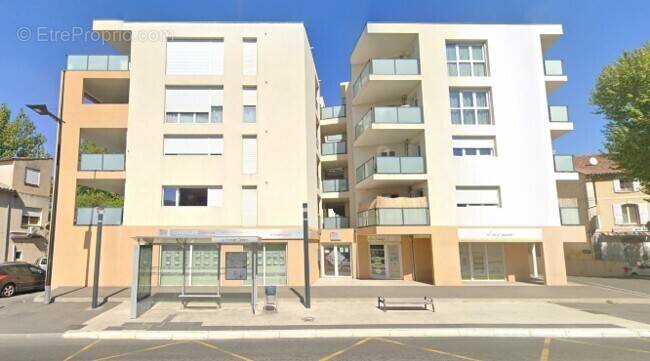 Commerce à LE PONTET