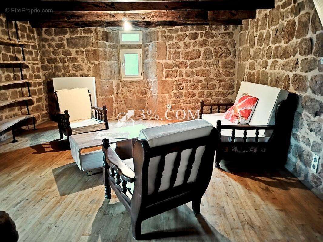 Maison à SAINT-GENEST-LACHAMP