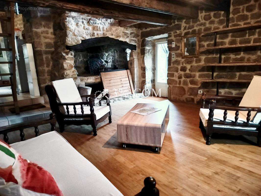 Maison à SAINT-GENEST-LACHAMP