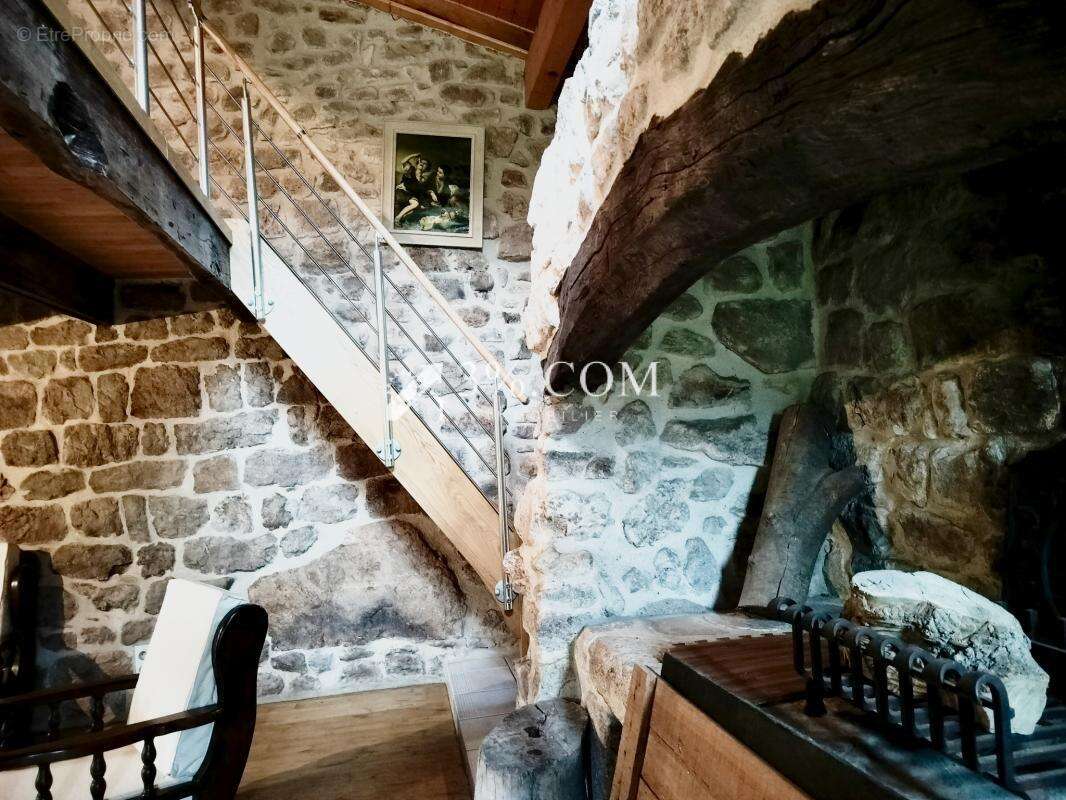 Maison à SAINT-GENEST-LACHAMP