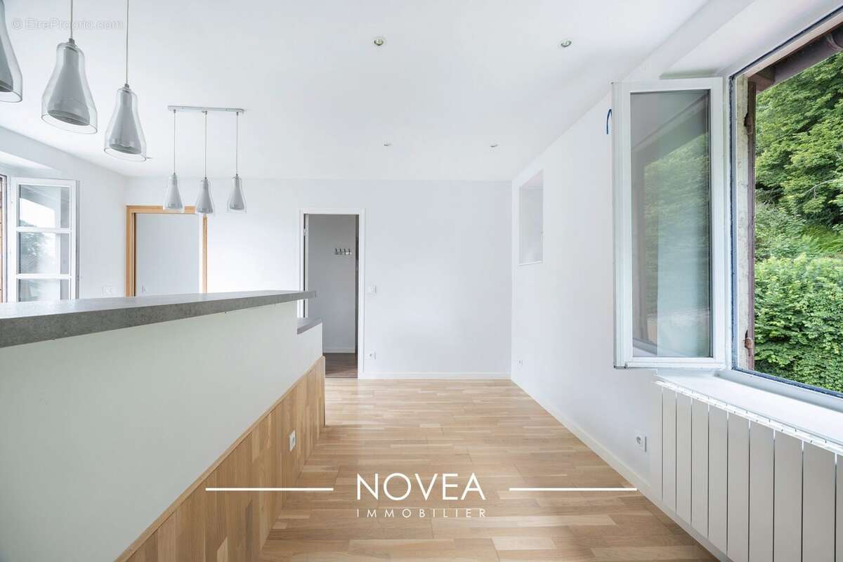 Appartement à COLLONGES-AU-MONT-D&#039;OR