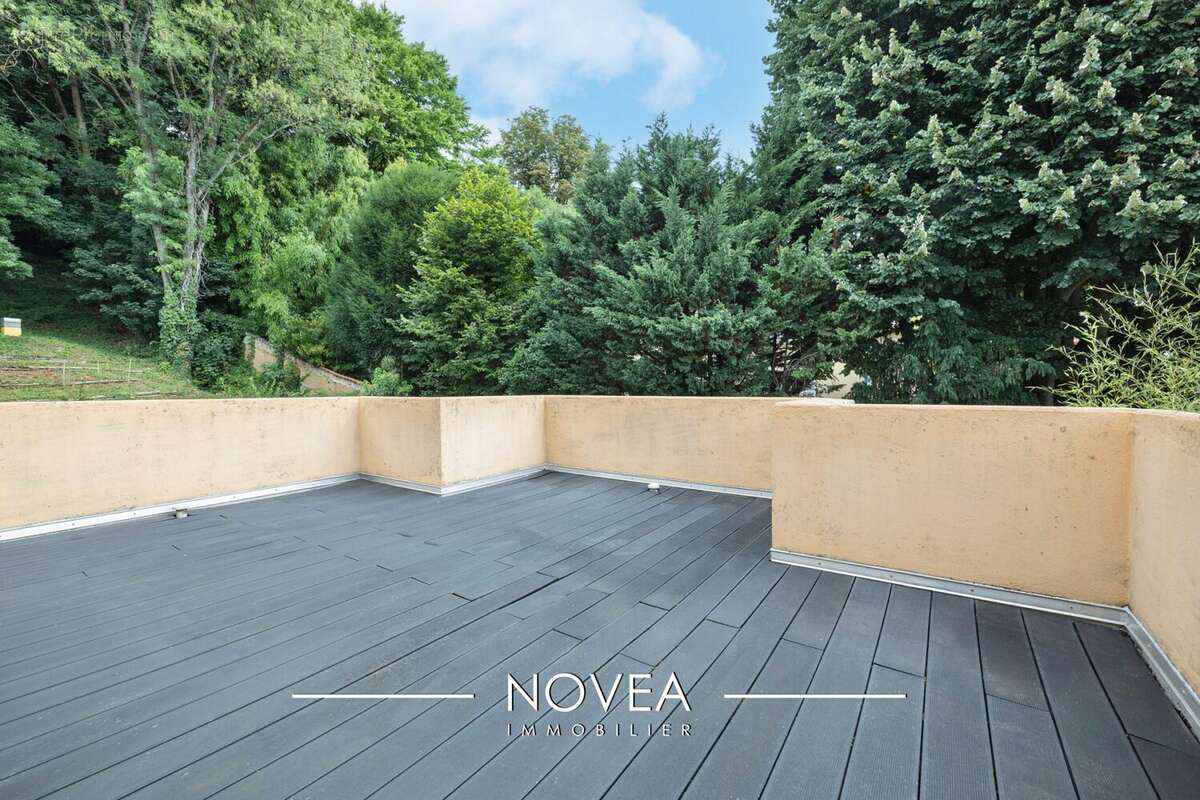 Appartement à COLLONGES-AU-MONT-D&#039;OR