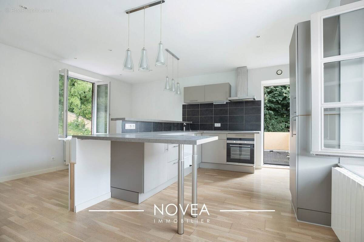 Appartement à COLLONGES-AU-MONT-D&#039;OR