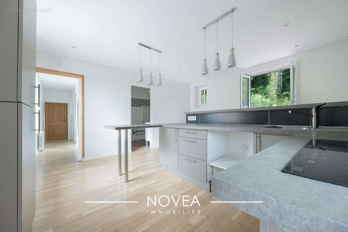 Appartement à COLLONGES-AU-MONT-D&#039;OR