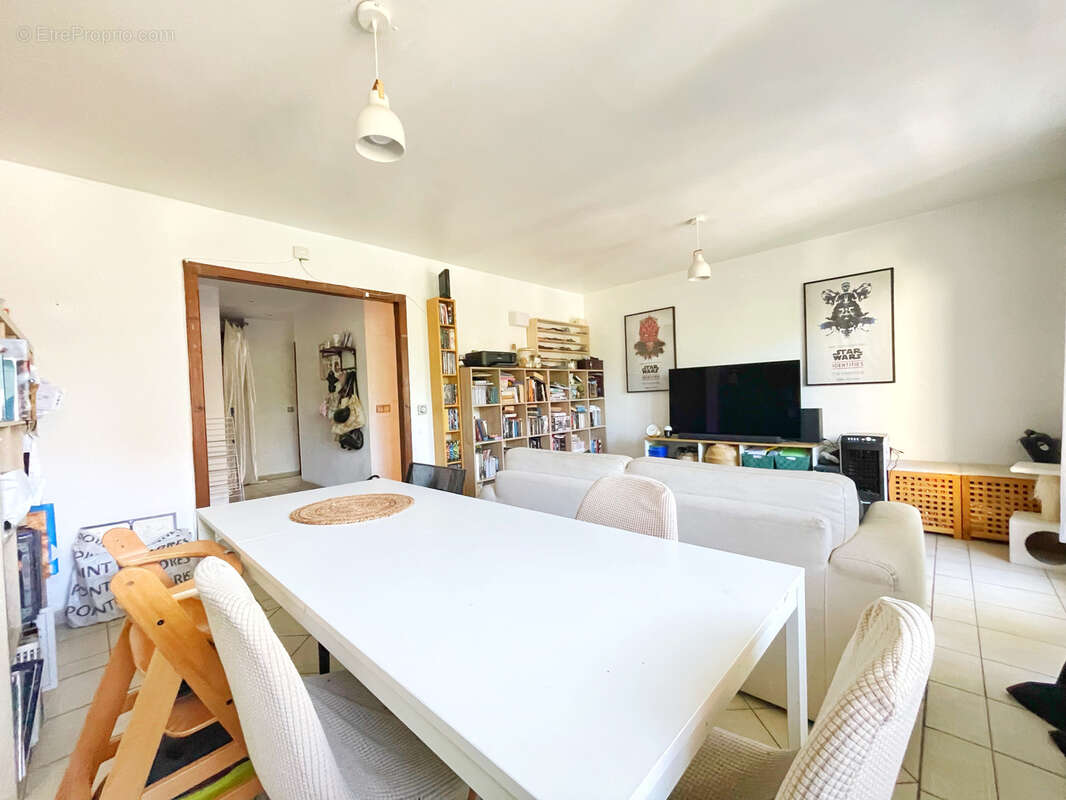 Appartement à PIERRE-BENITE