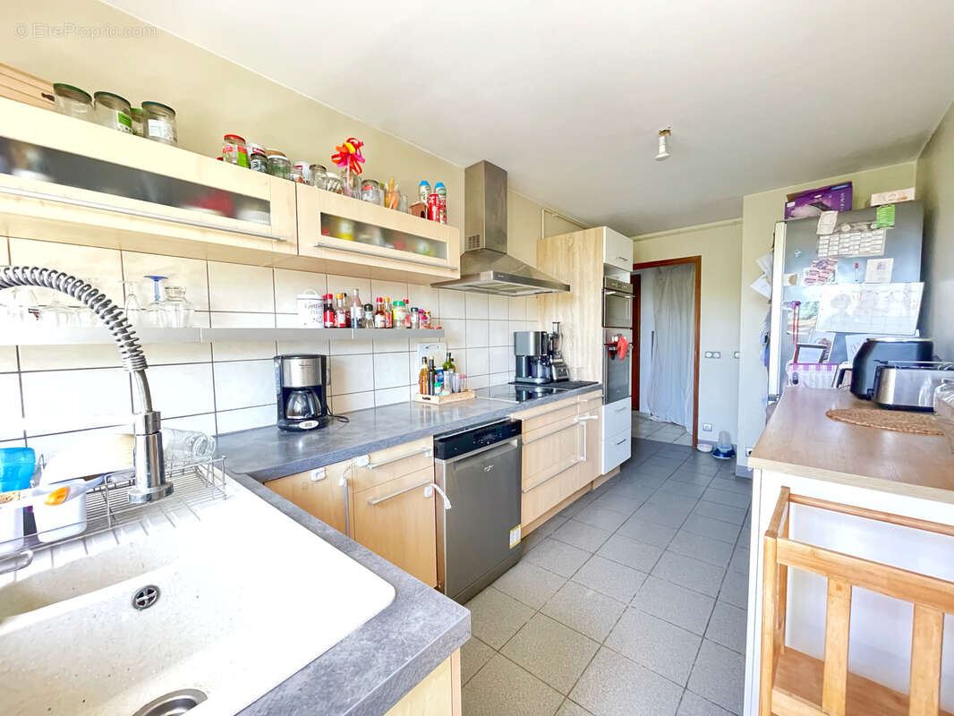 Appartement à PIERRE-BENITE