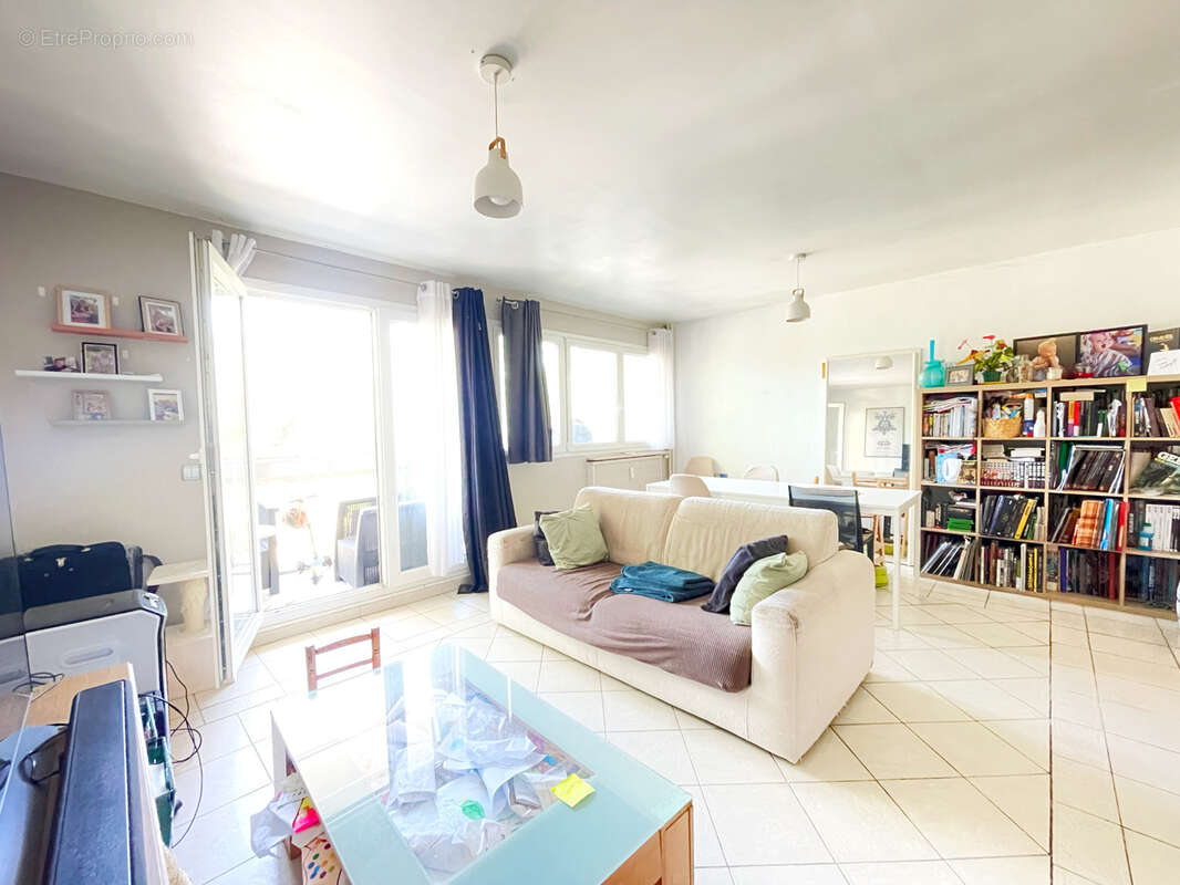 Appartement à PIERRE-BENITE