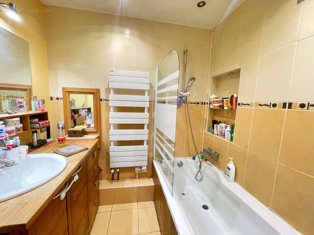 Appartement à PIERRE-BENITE