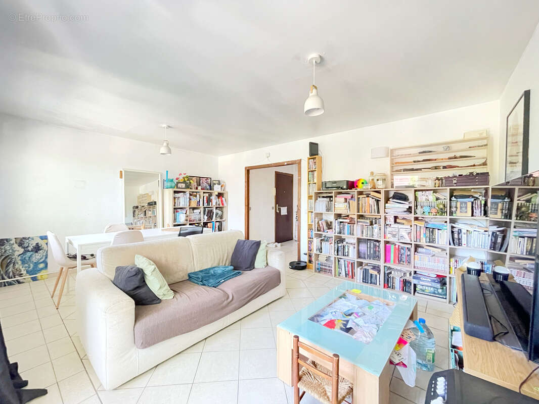 Appartement à PIERRE-BENITE