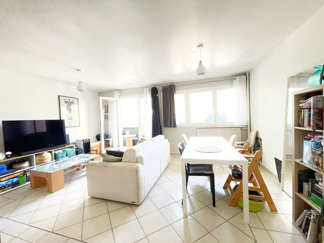 Appartement à PIERRE-BENITE