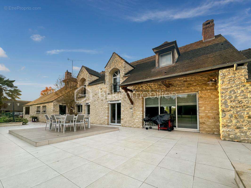 Maison à JANVILLE-SUR-JUINE