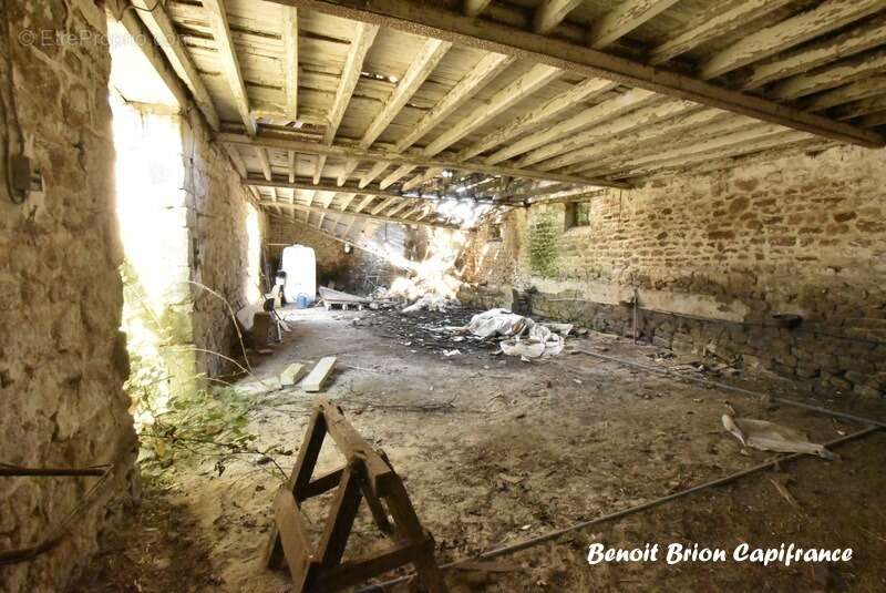 Maison à LOUVIGNE-DU-DESERT