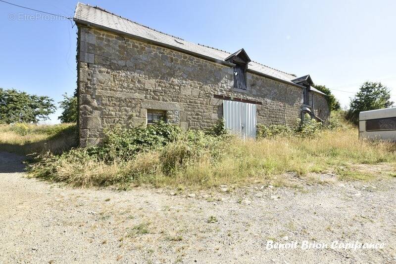 Maison à LOUVIGNE-DU-DESERT