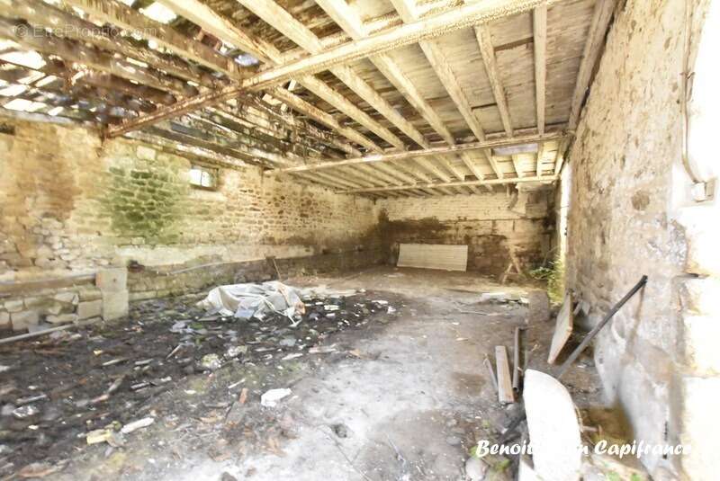 Maison à LOUVIGNE-DU-DESERT