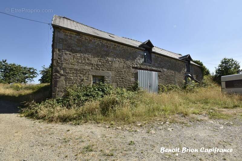 Maison à LOUVIGNE-DU-DESERT