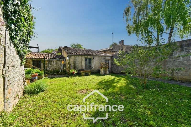 Maison à ASNIERES-LA-GIRAUD