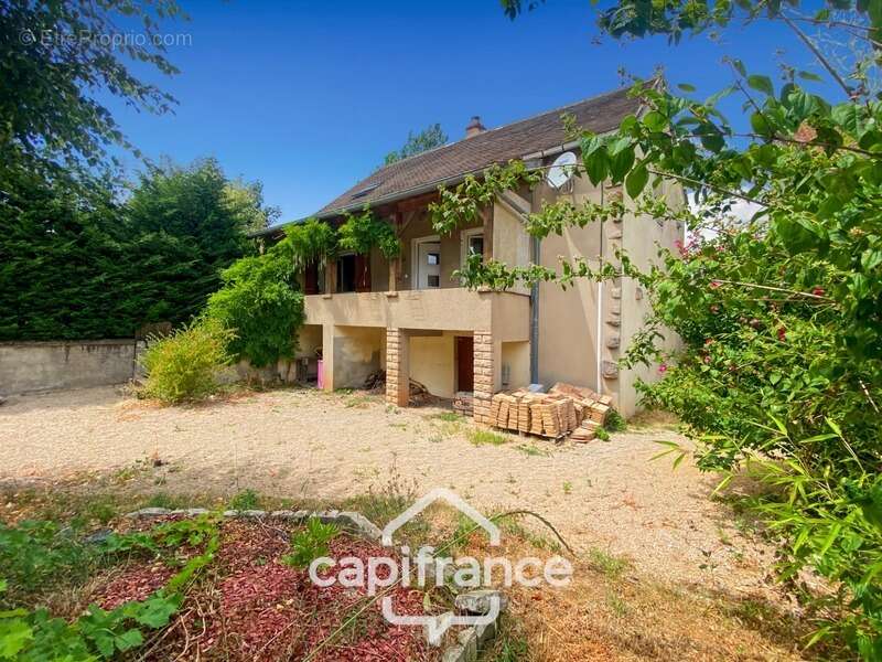 Maison à SAINT-YTHAIRE