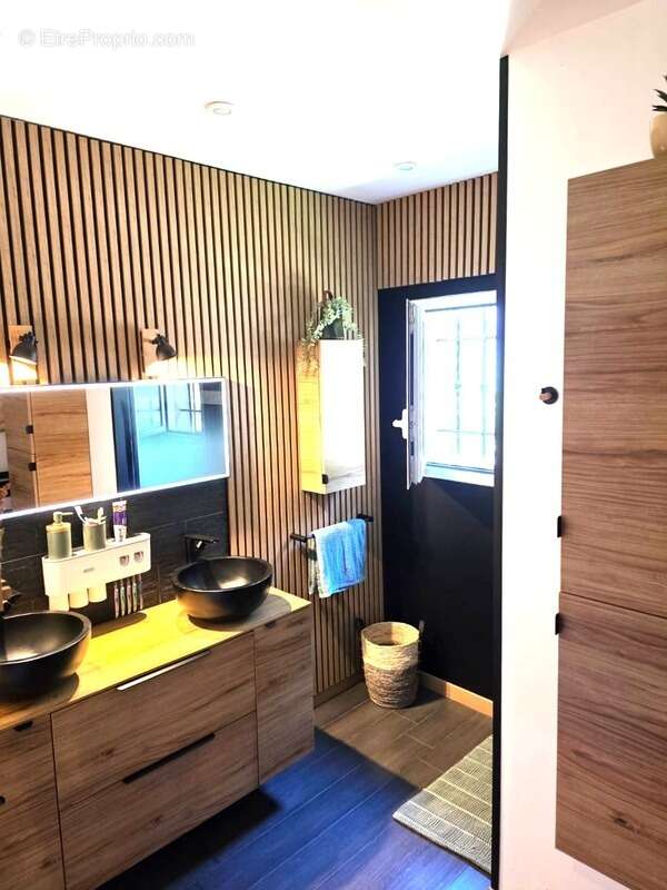 Maison à LA ROQUETTE-SUR-VAR