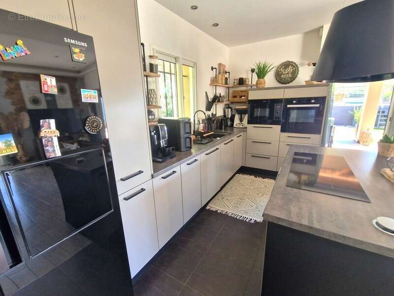 Maison à LA ROQUETTE-SUR-VAR