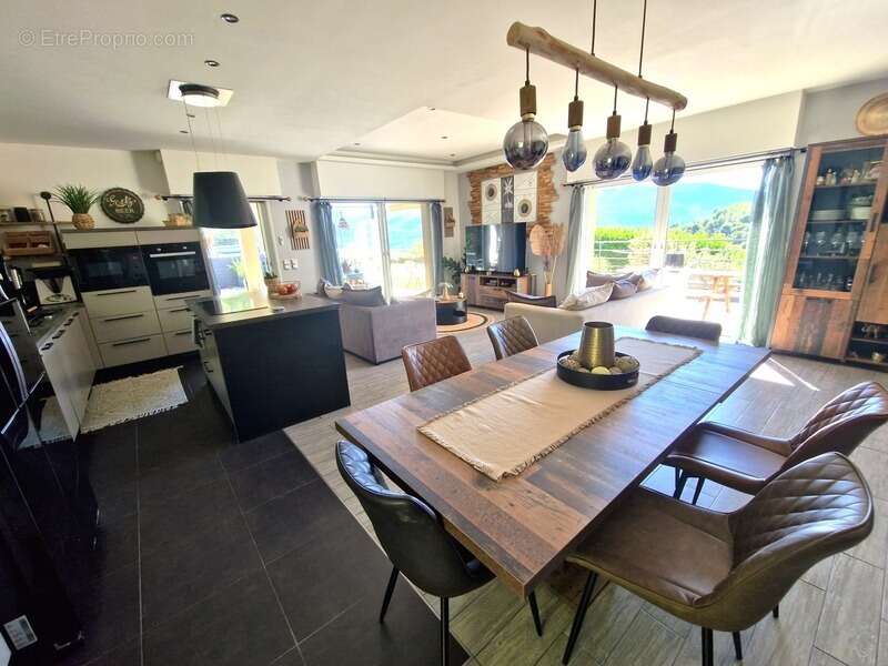 Maison à LA ROQUETTE-SUR-VAR