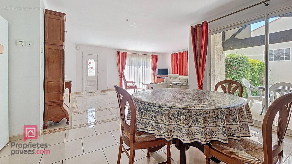 Maison à LES MATHES