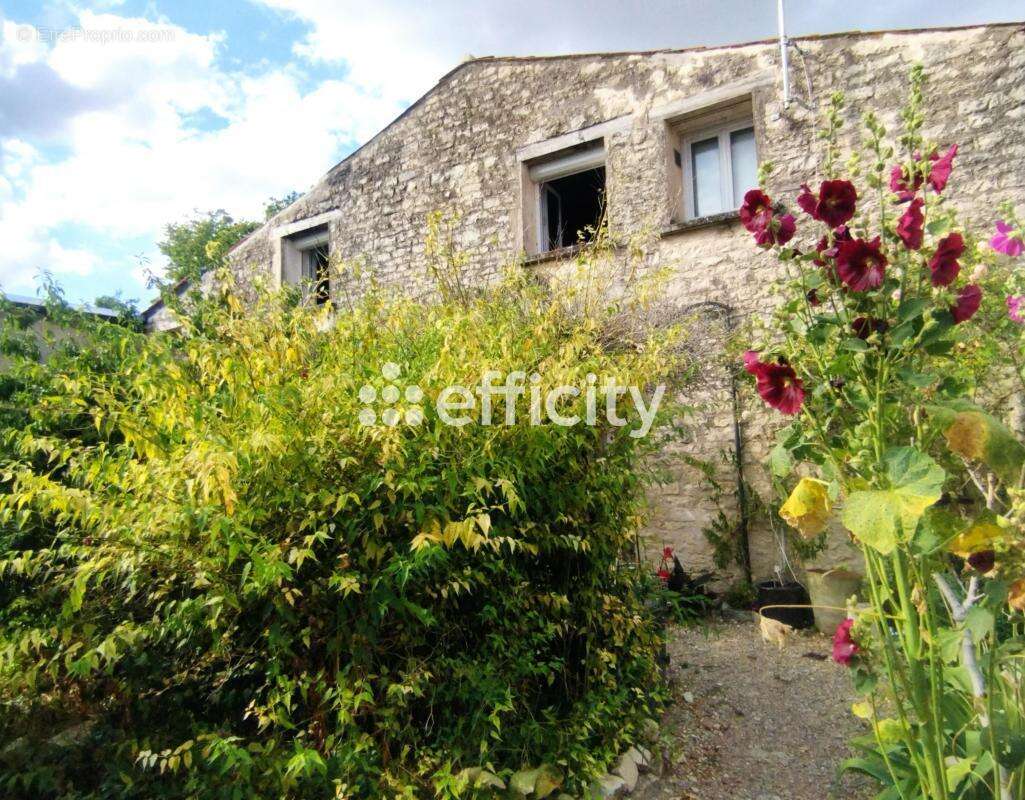 Maison à LA GREVE-SUR-MIGNON