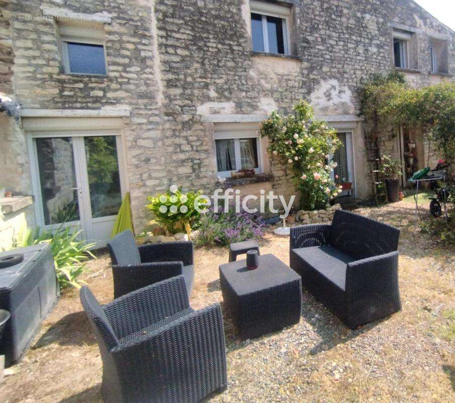 Maison à LA GREVE-SUR-MIGNON