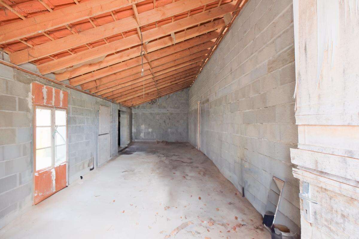 Terrain à COULOUNIEIX-CHAMIERS