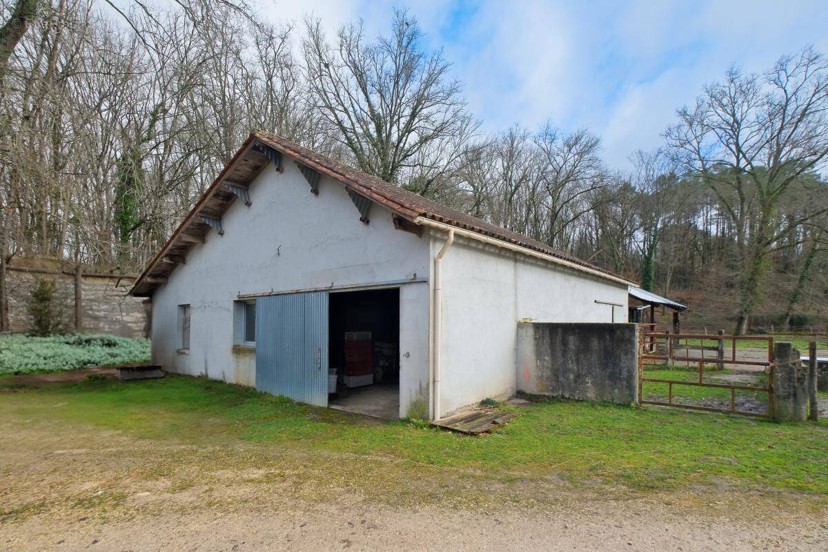 Terrain à COULOUNIEIX-CHAMIERS