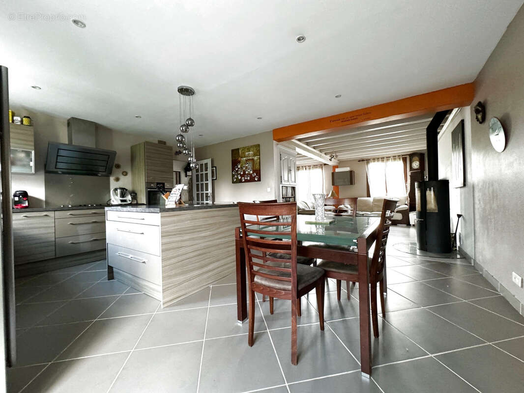 Maison à MORTEFONTAINE