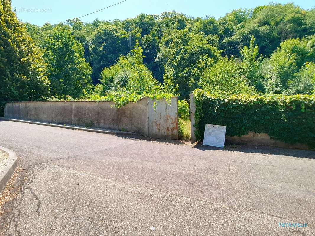 Terrain à CHATONNAY