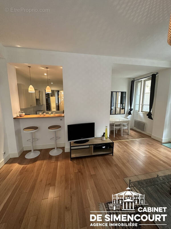 Appartement à PARIS-16E