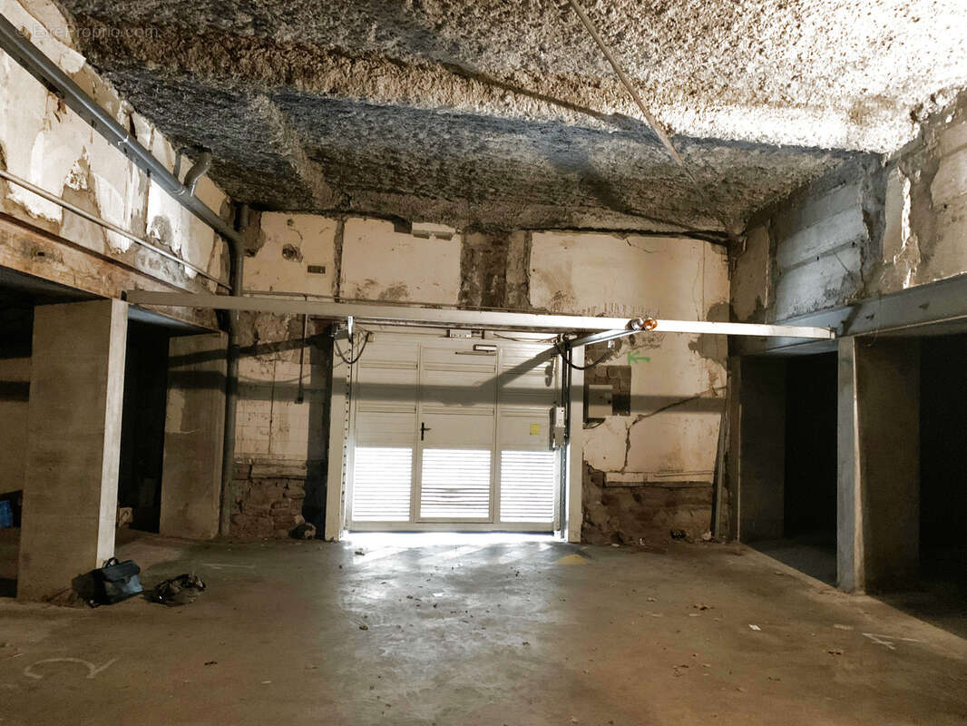 Parking à SAINT-ETIENNE