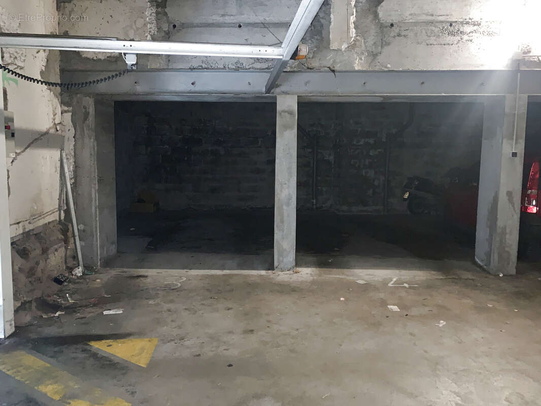 Parking à SAINT-ETIENNE