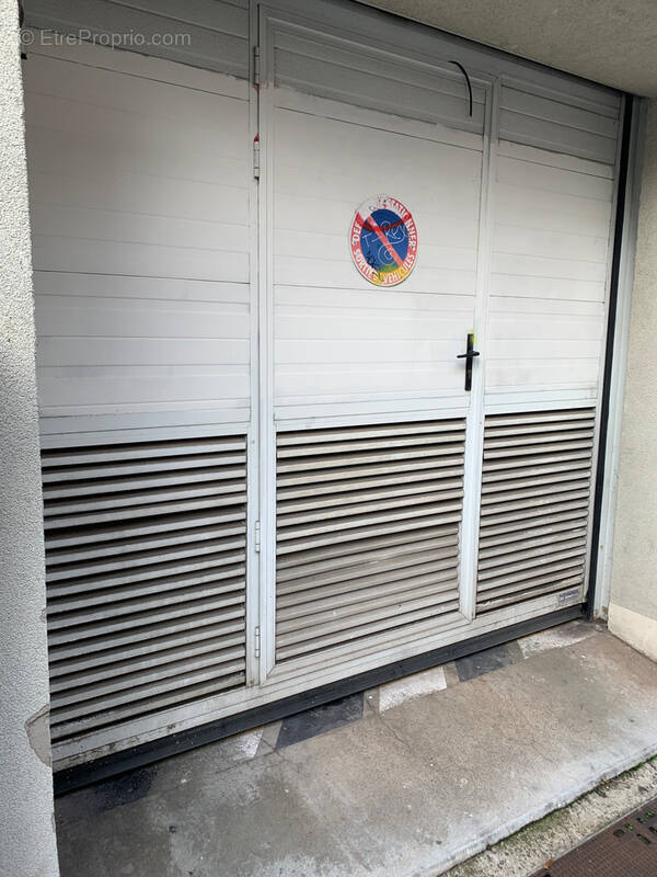 Parking à SAINT-ETIENNE