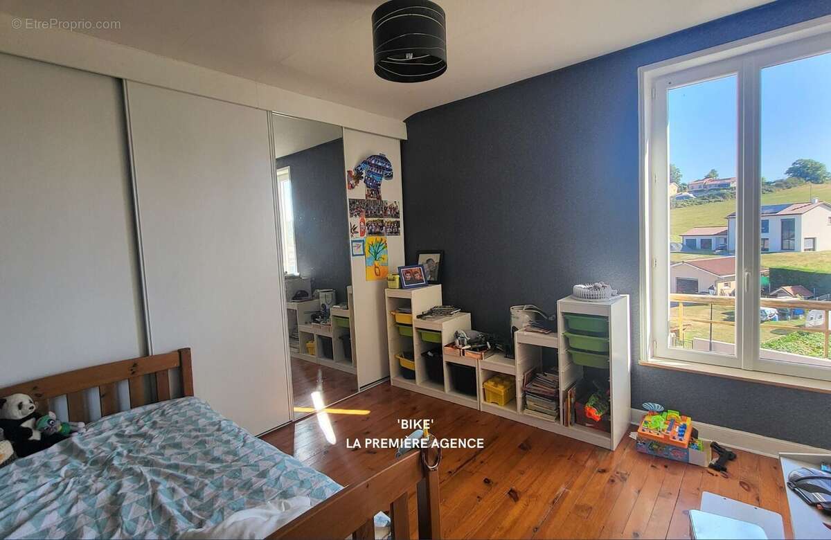 Maison à VILLECHENEVE